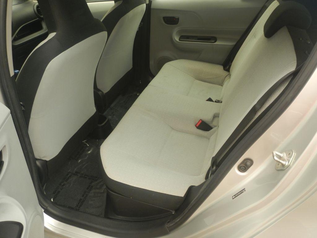 Toyota Prius c One 2012