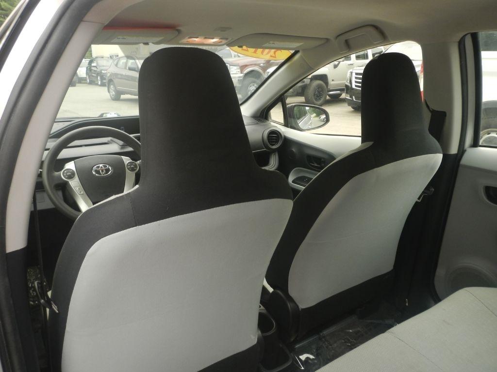 Toyota Prius c One 2012
