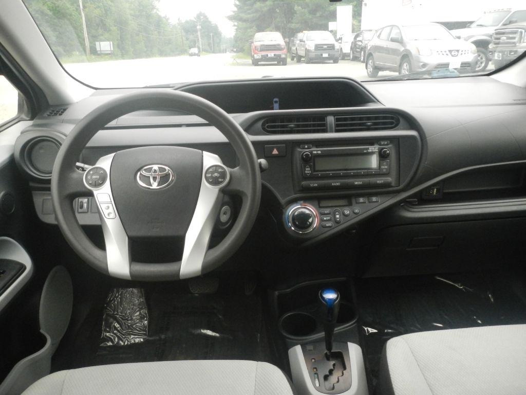 Toyota Prius c One 2012