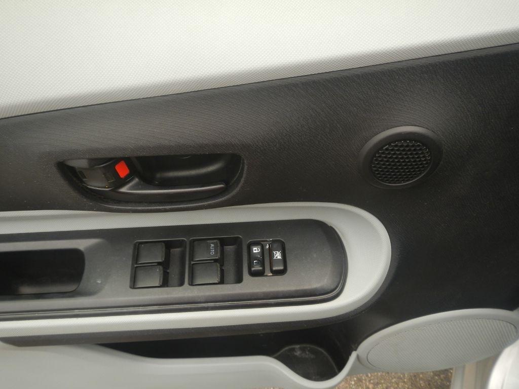 Toyota Prius c One 2012