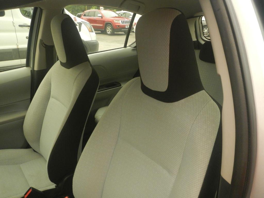 Toyota Prius c One 2012
