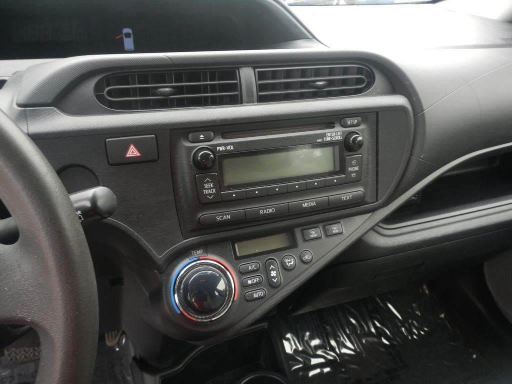 Toyota Prius c One 2012