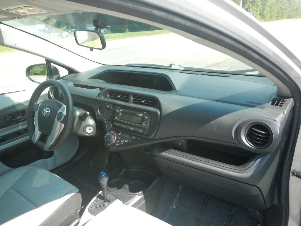 Toyota Prius c One 2012