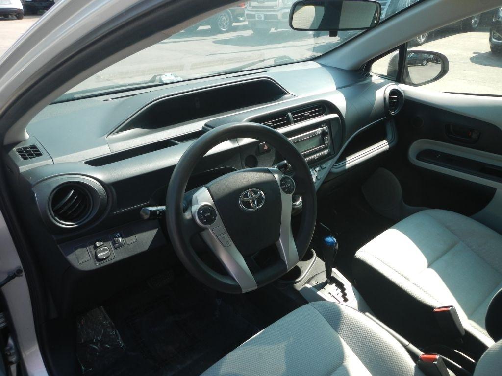 Toyota Prius c One 2012