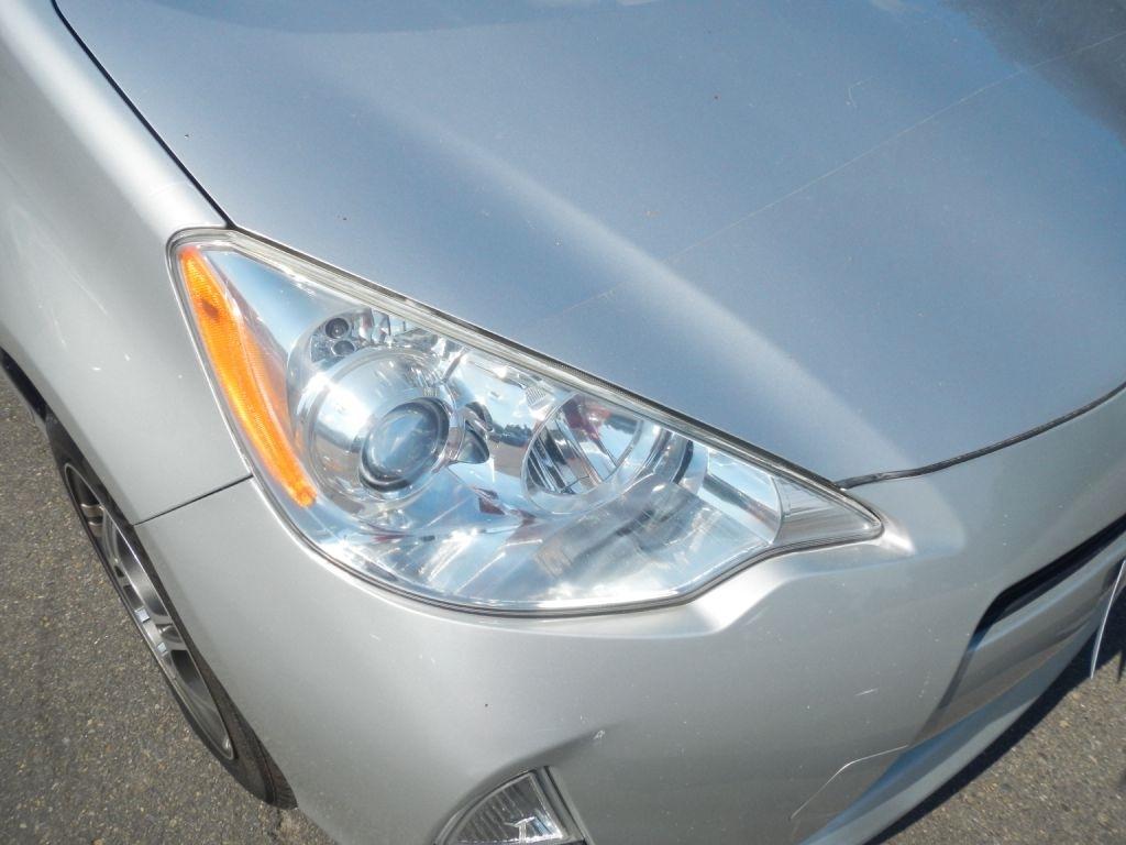 Toyota Prius c One 2012