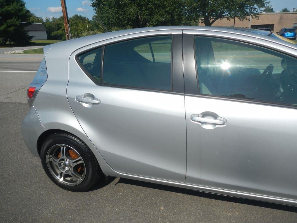 Toyota Prius c One 2012