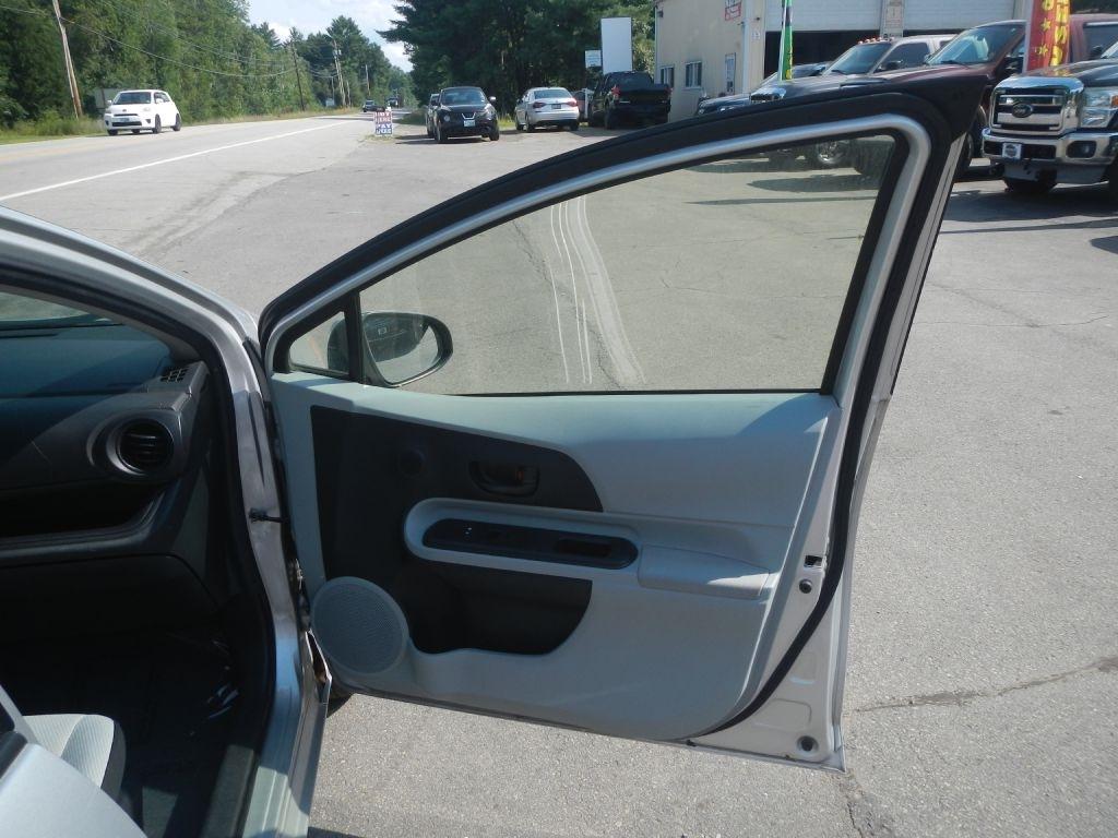 Toyota Prius c One 2012