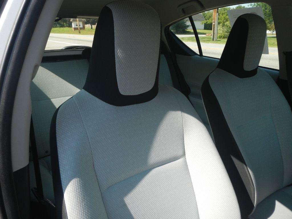 Toyota Prius c One 2012