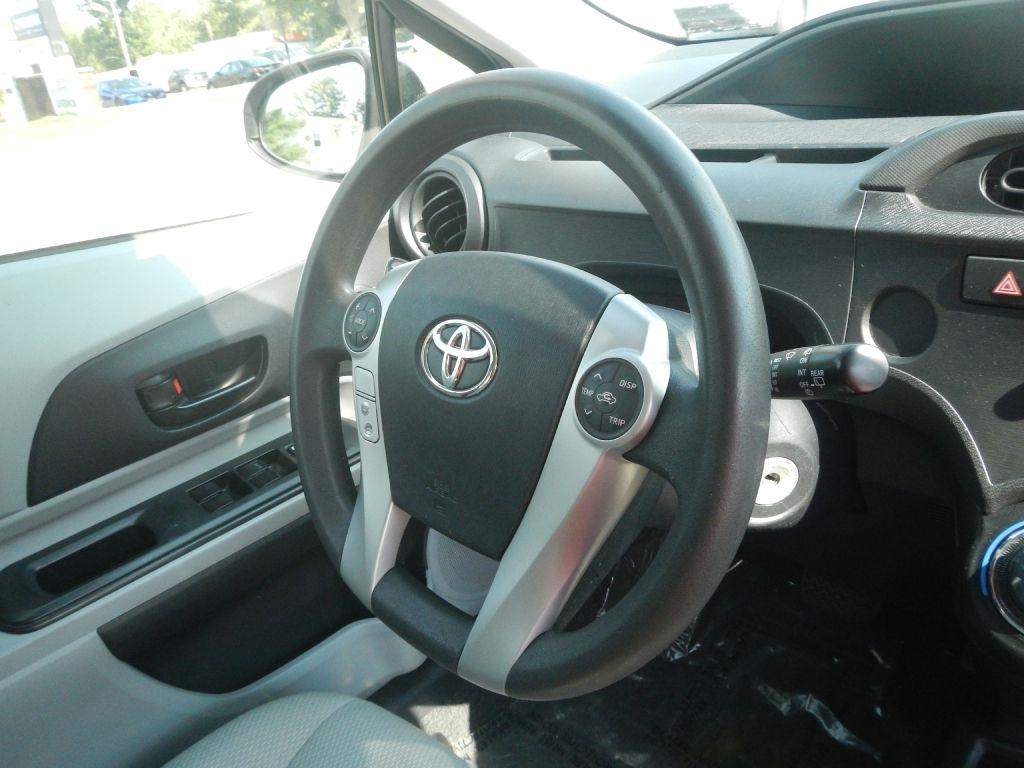 Toyota Prius c One 2012