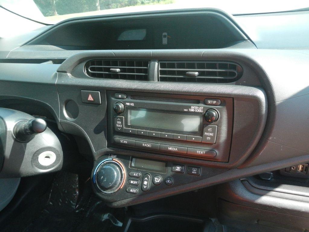 Toyota Prius c One 2012