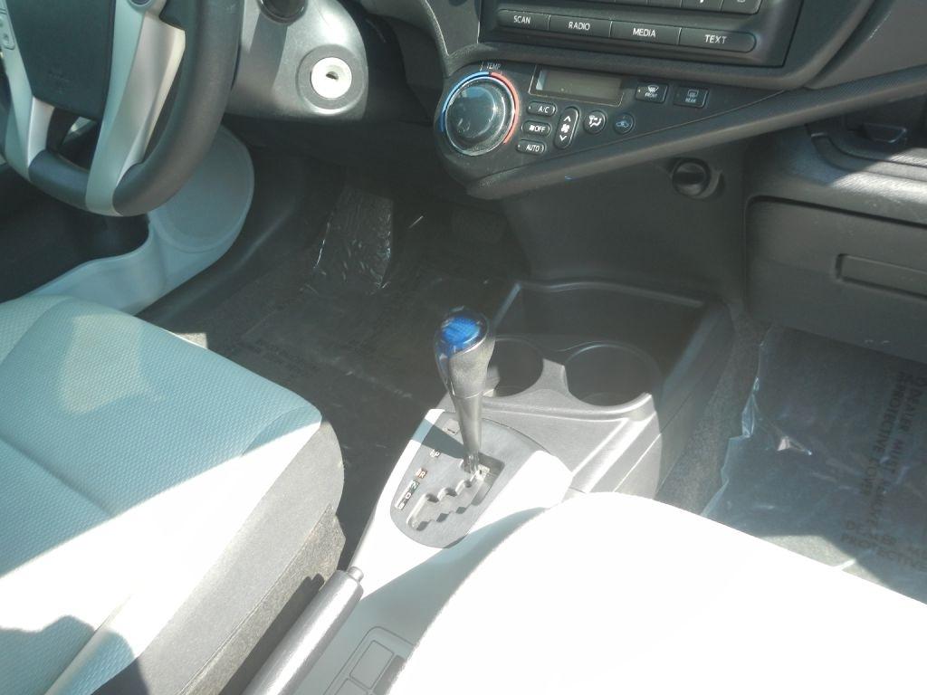 Toyota Prius c One 2012