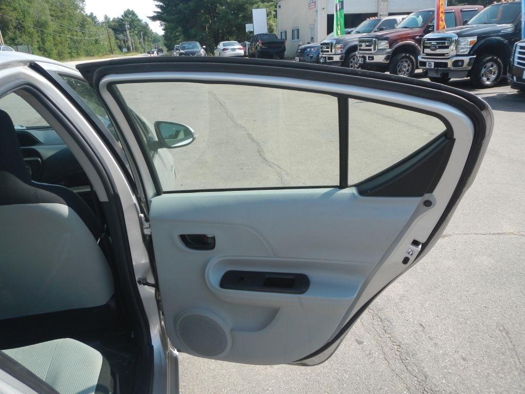Toyota Prius c One 2012