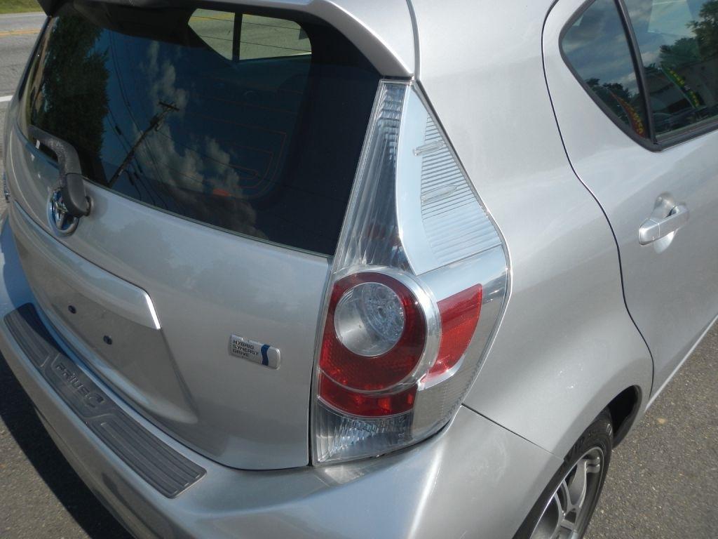 Toyota Prius c One 2012