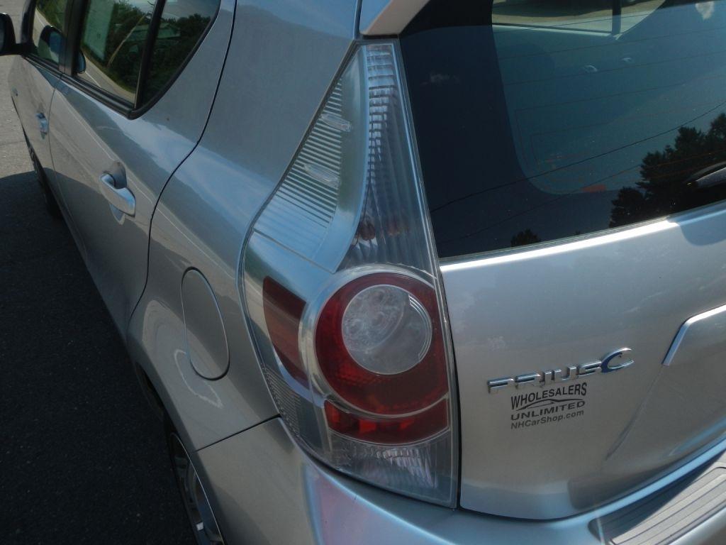 Toyota Prius c One 2012