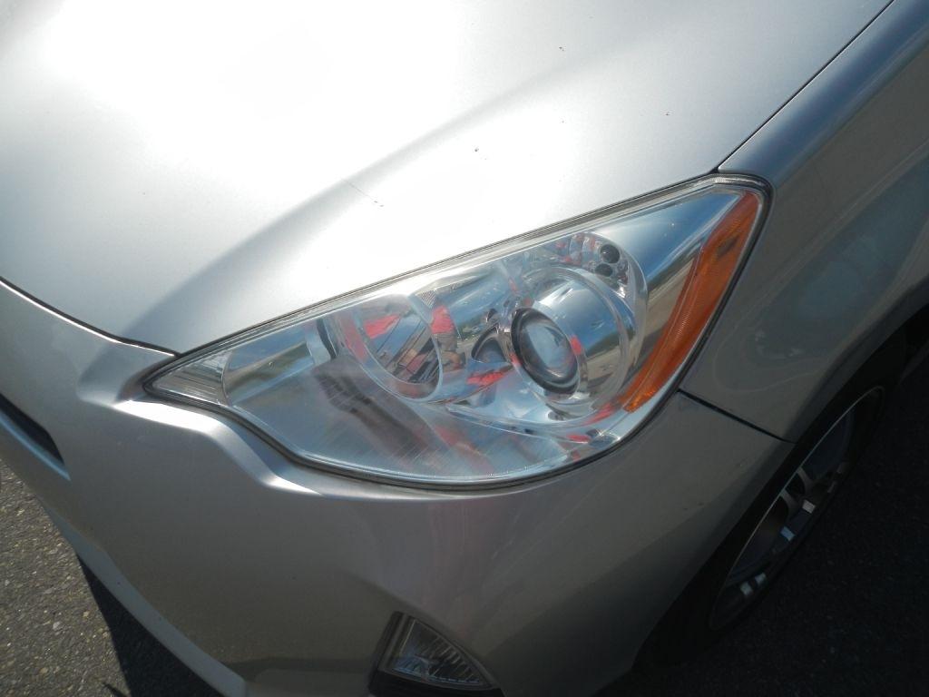 Toyota Prius c One 2012