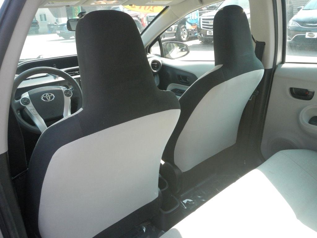Toyota Prius c One 2012