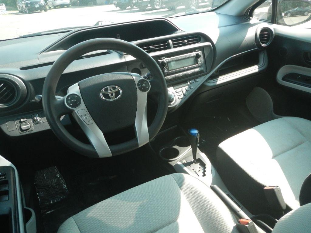 Toyota Prius c One 2012