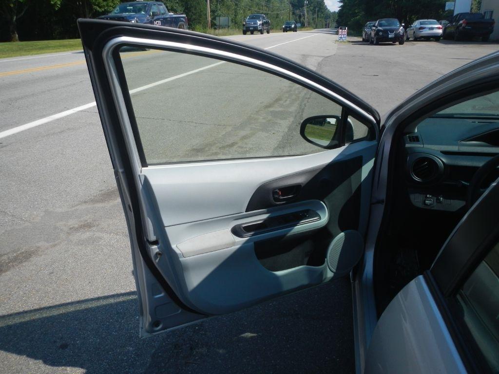 Toyota Prius c One 2012