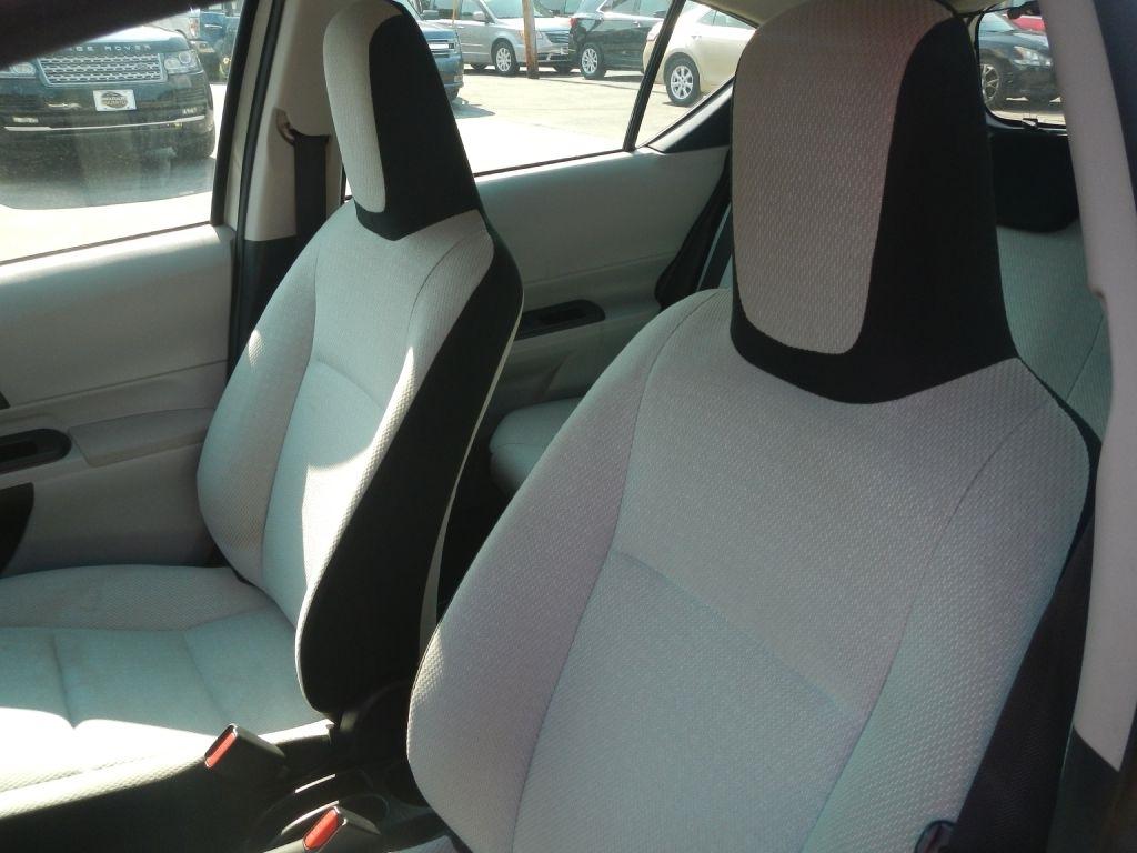 Toyota Prius c One 2012