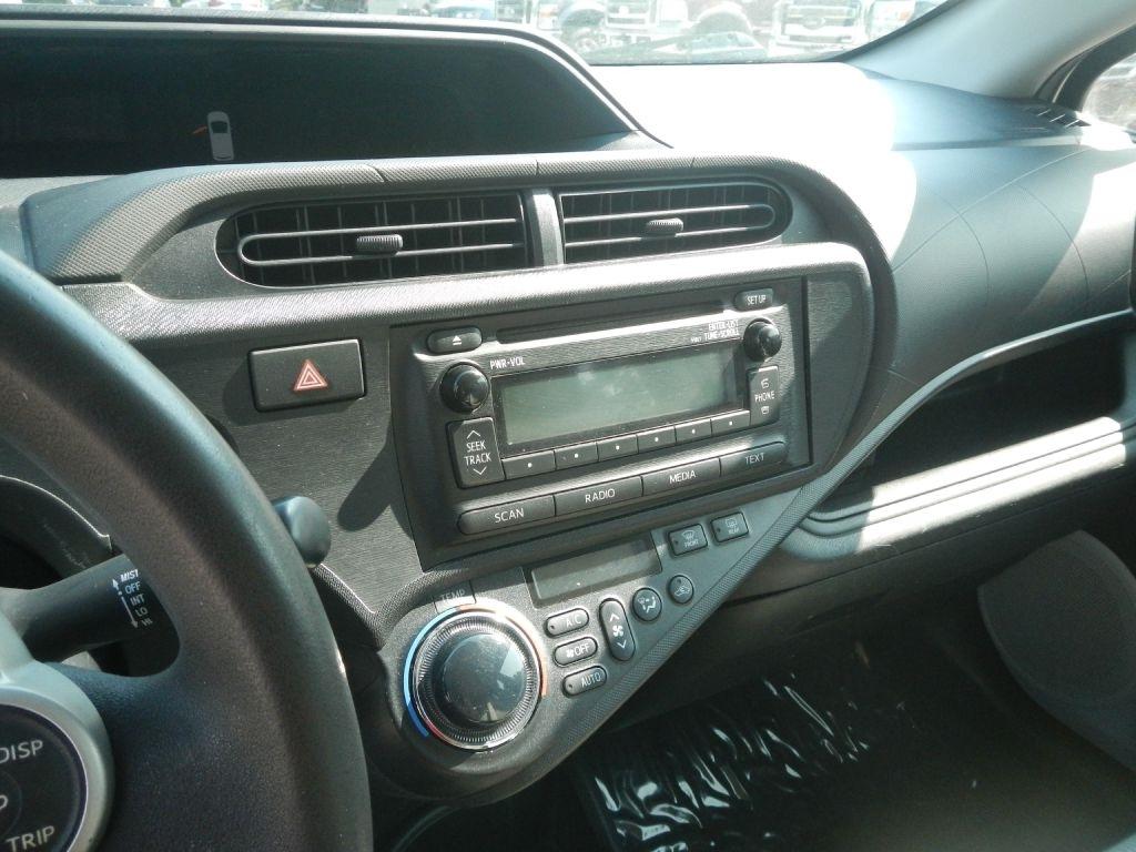 Toyota Prius c One 2012