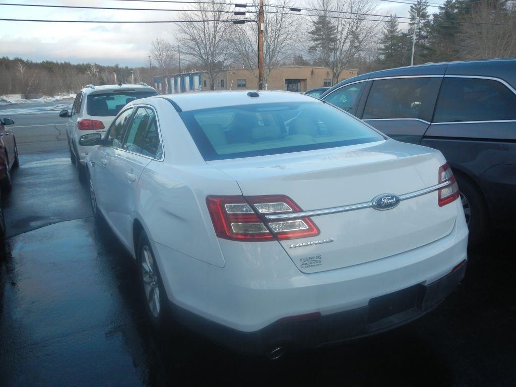 Ford Taurus SE FWD 2014