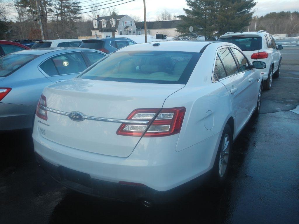 Ford Taurus SE FWD 2014