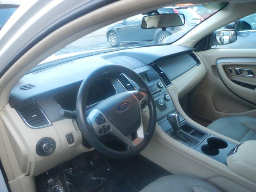 Ford Taurus SE FWD 2014