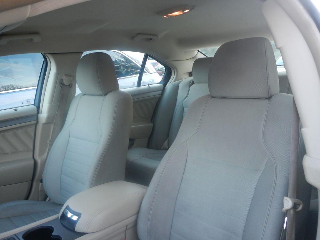 Ford Taurus SE FWD 2014