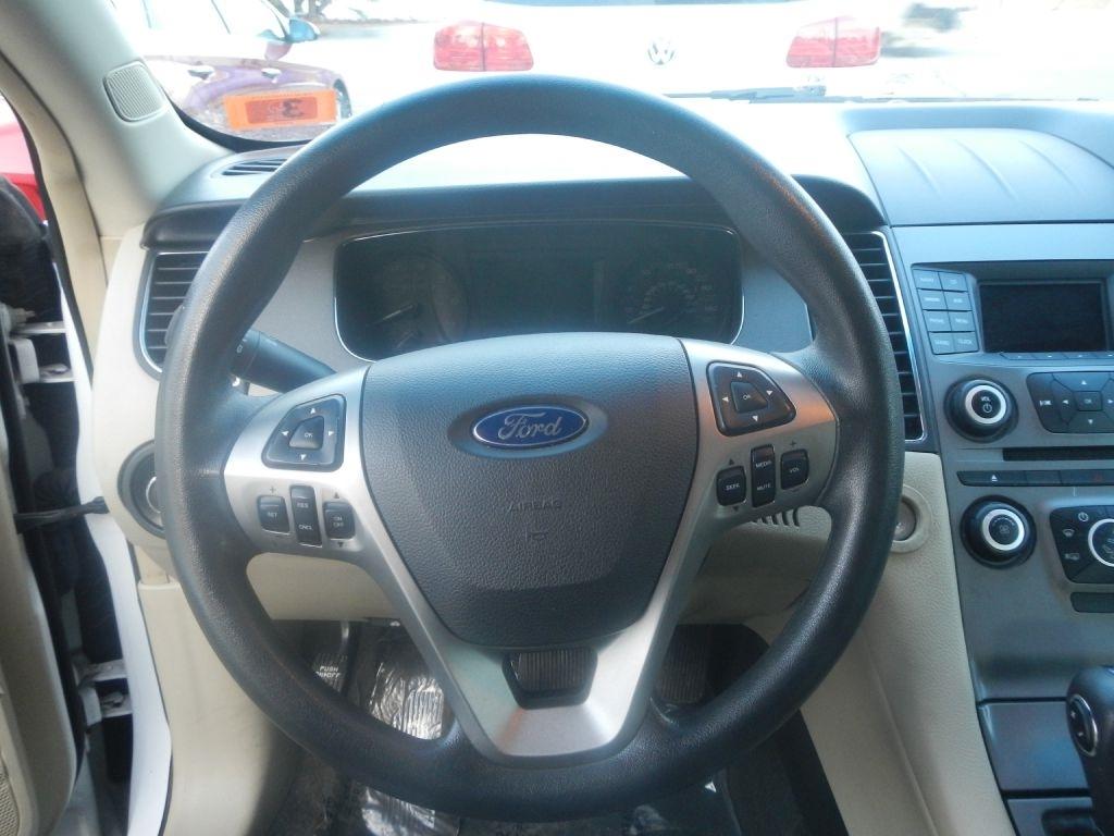Ford Taurus SE FWD 2014