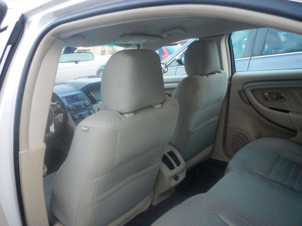 Ford Taurus SE FWD 2014