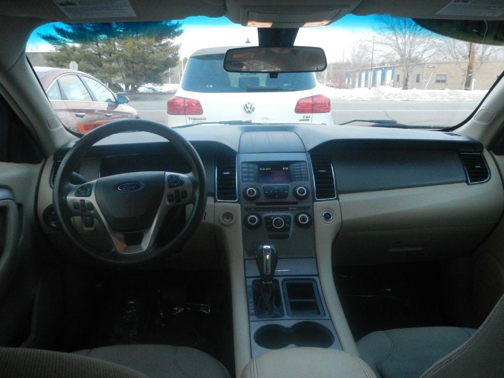 Ford Taurus SE FWD 2014