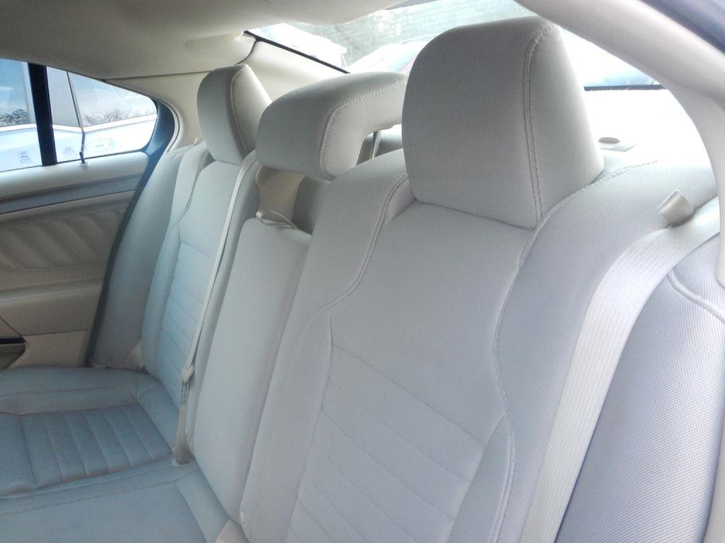 Ford Taurus SE FWD 2014