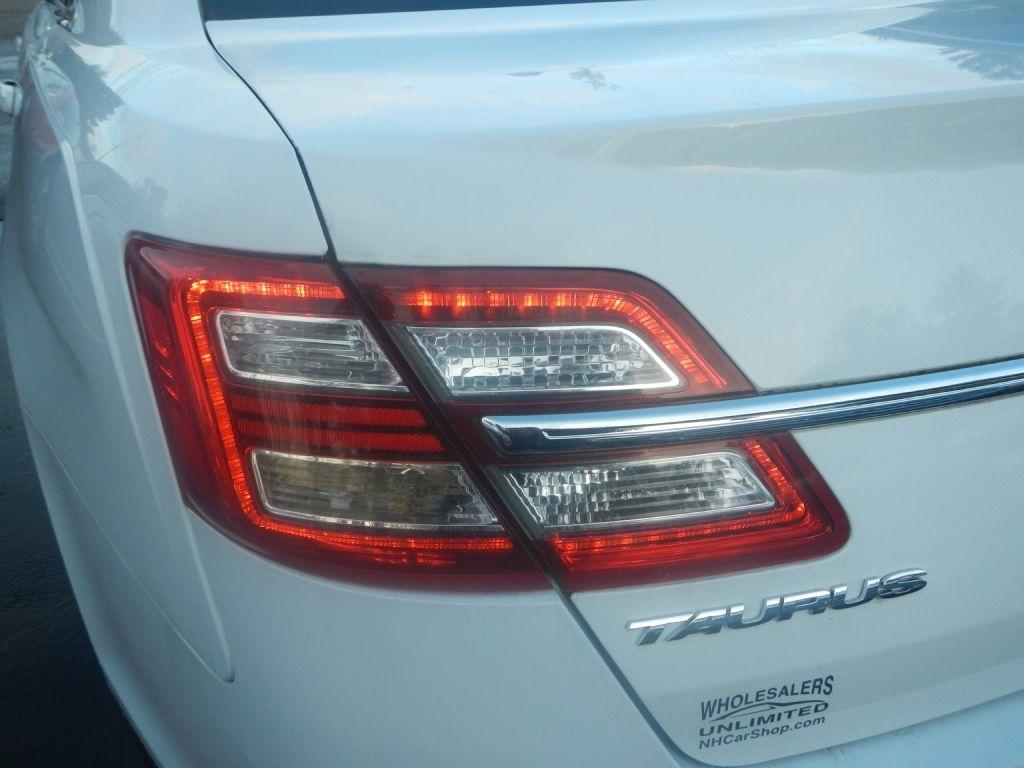 Ford Taurus SE FWD 2014