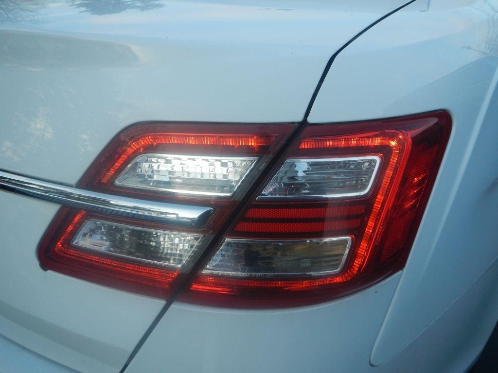 Ford Taurus SE FWD 2014