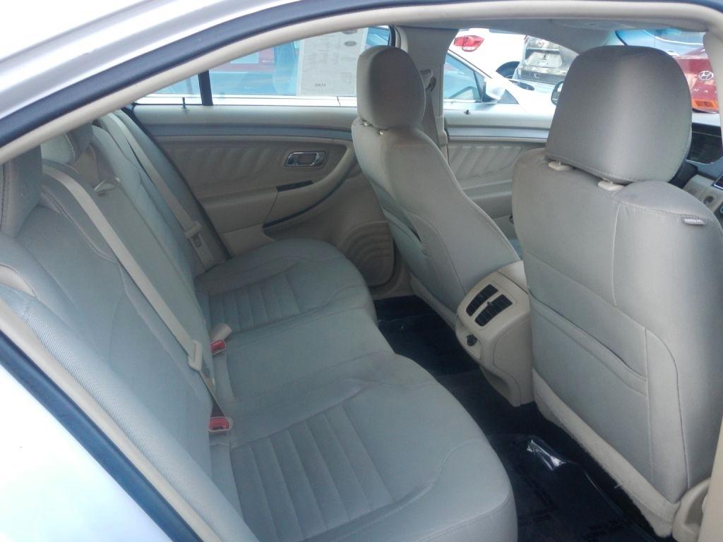 Ford Taurus SE FWD 2014