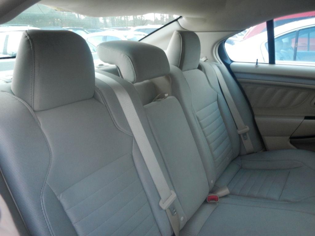 Ford Taurus SE FWD 2014