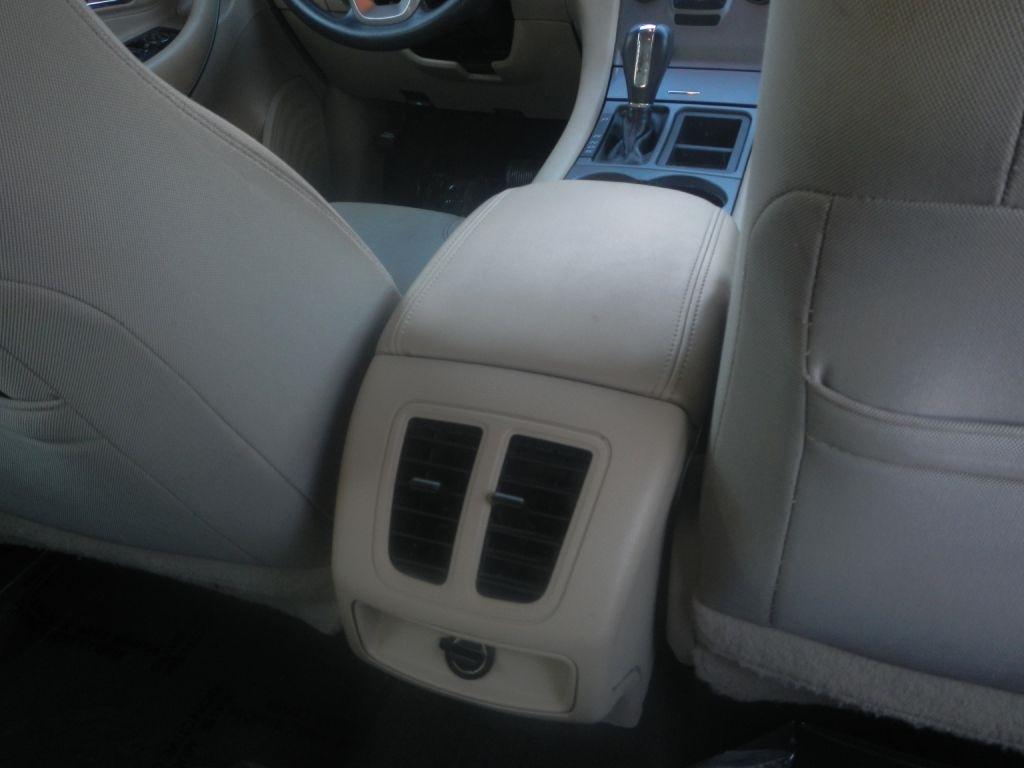 Ford Taurus SE FWD 2014