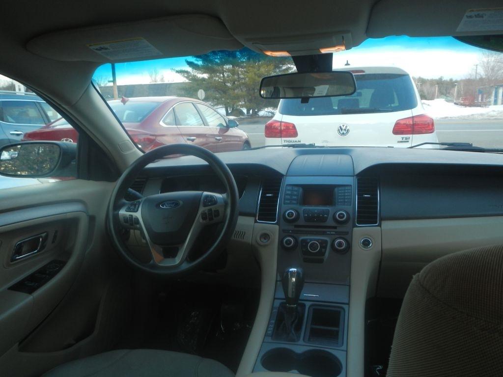 Ford Taurus SE FWD 2014