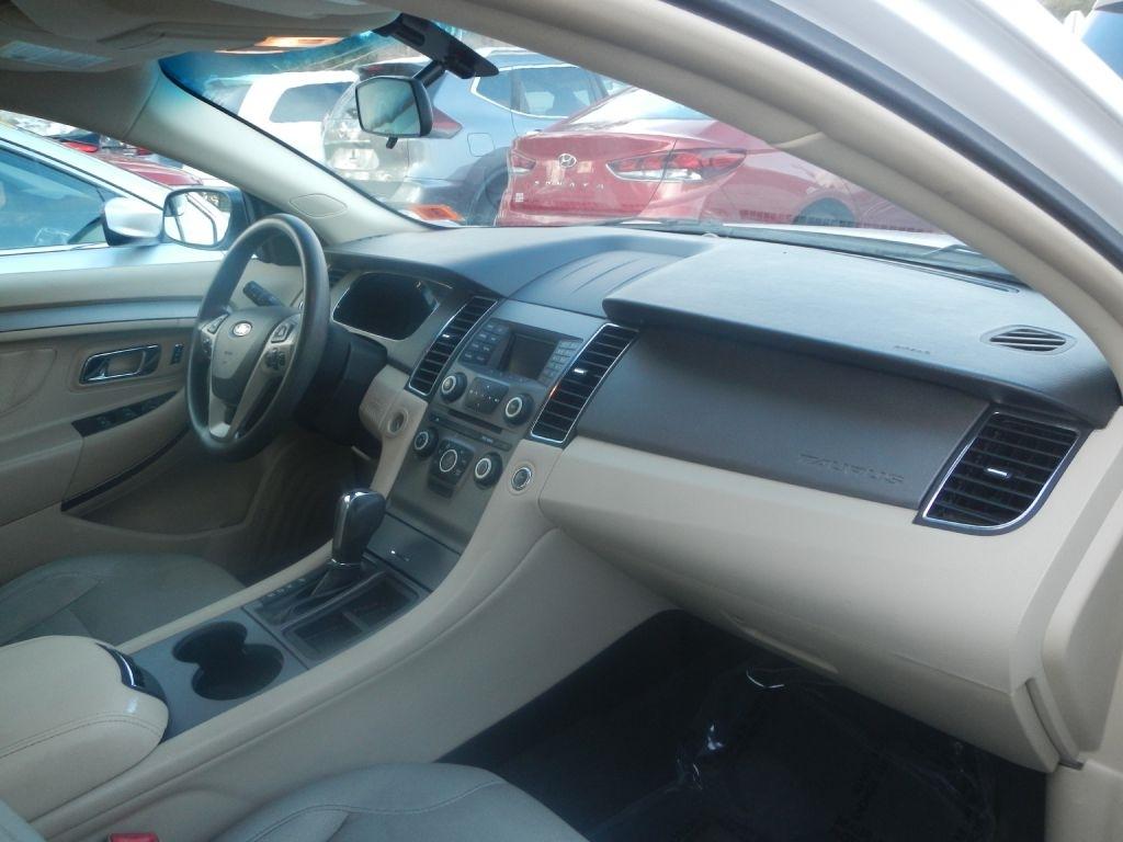 Ford Taurus SE FWD 2014