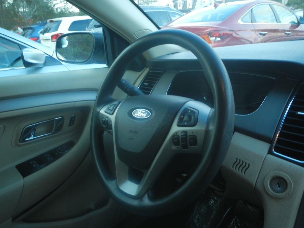 Ford Taurus SE FWD 2014