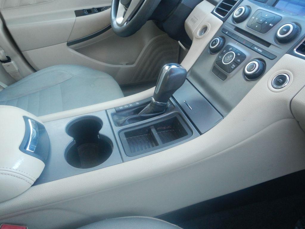 Ford Taurus SE FWD 2014