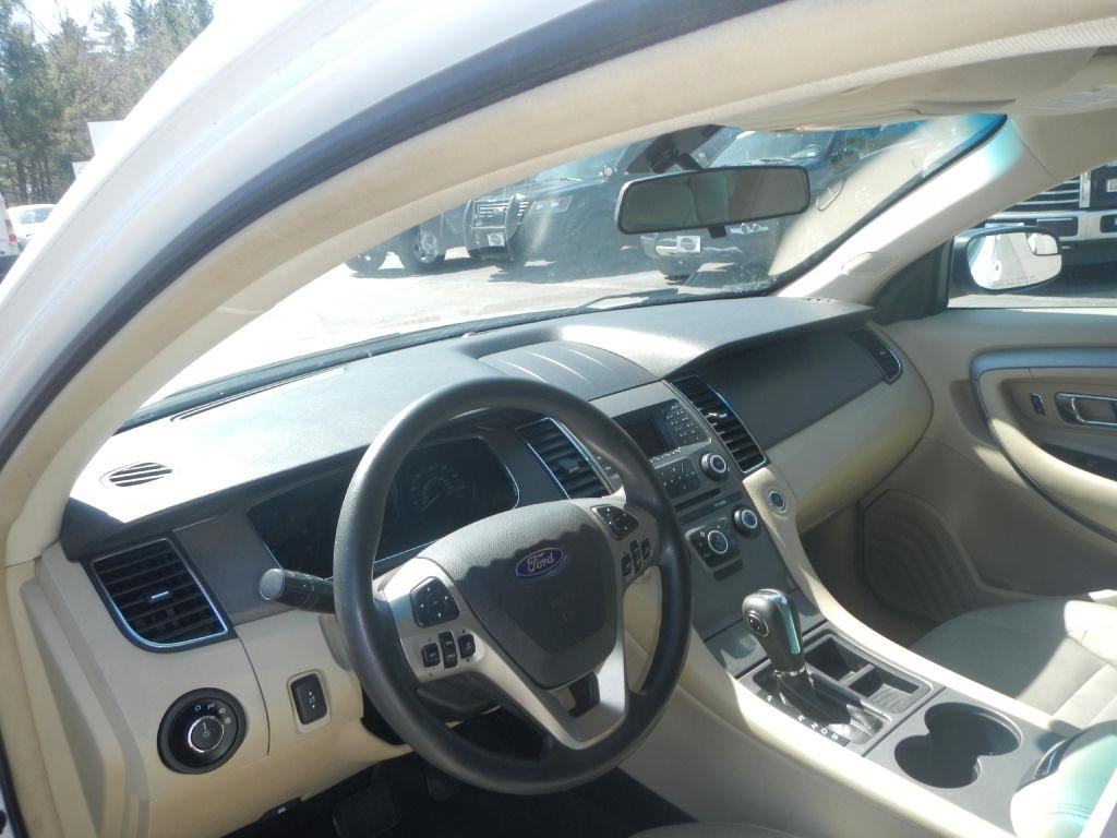 Ford Taurus SE FWD 2014