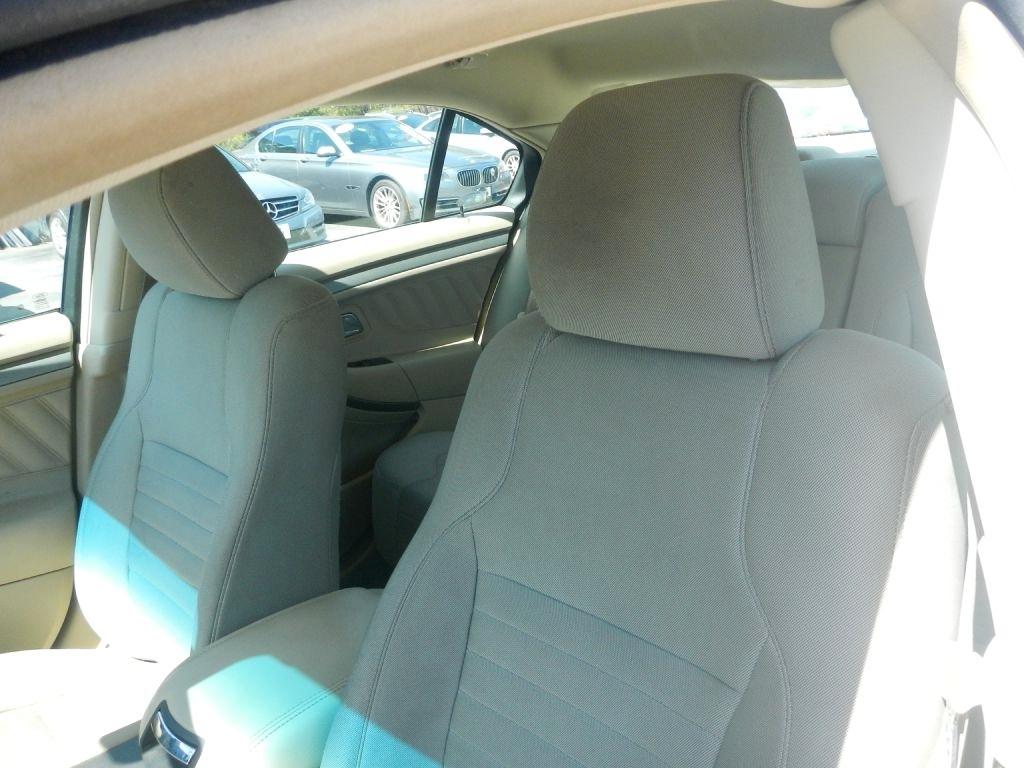 Ford Taurus SE FWD 2014