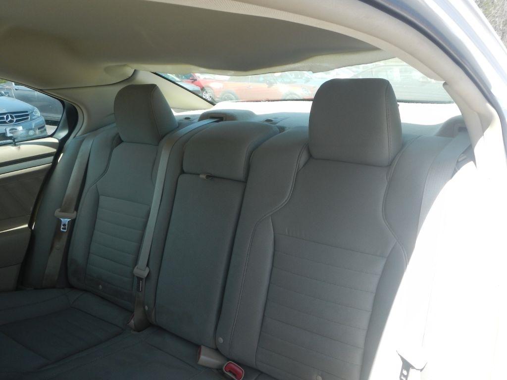 Ford Taurus SE FWD 2014