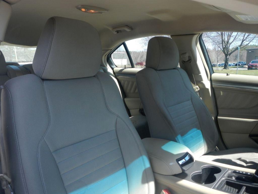 Ford Taurus SE FWD 2014