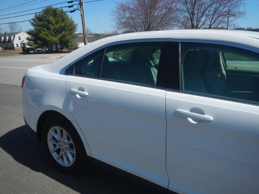 Ford Taurus SE FWD 2014