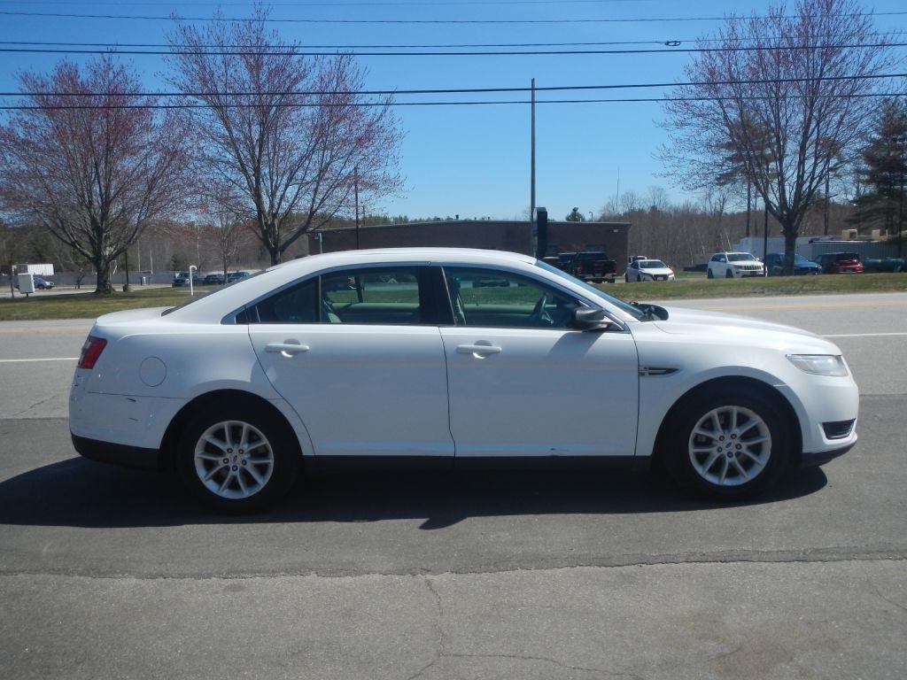 Ford Taurus SE FWD 2014