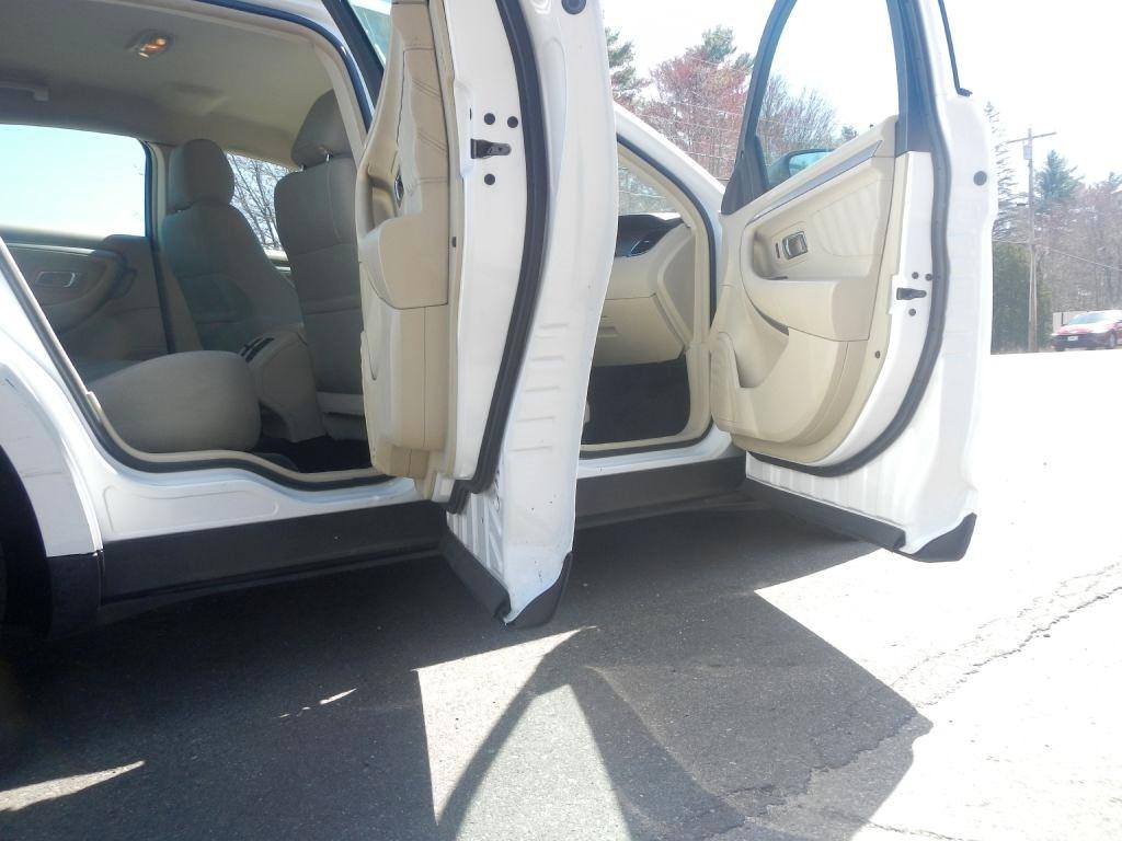 Ford Taurus SE FWD 2014