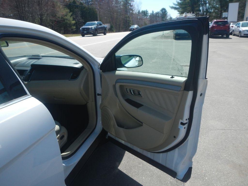 Ford Taurus SE FWD 2014