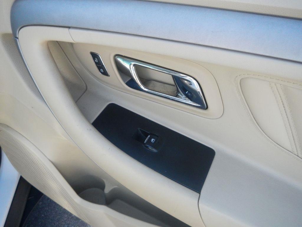 Ford Taurus SE FWD 2014